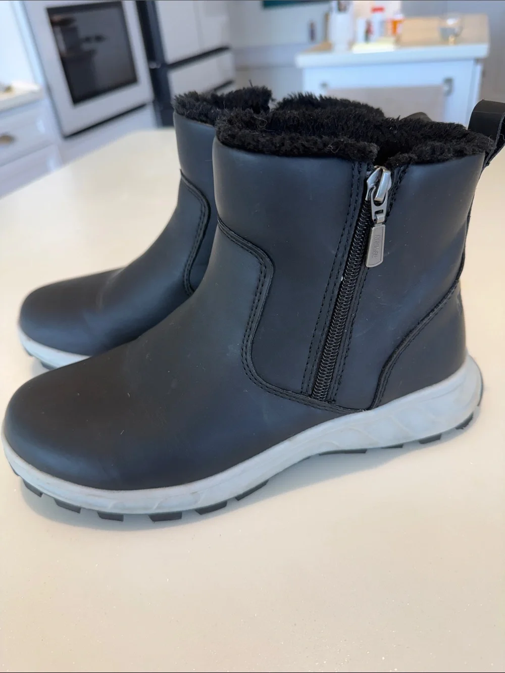 Khombu Winter Ankle Boots with Faux Fur Lining 7M